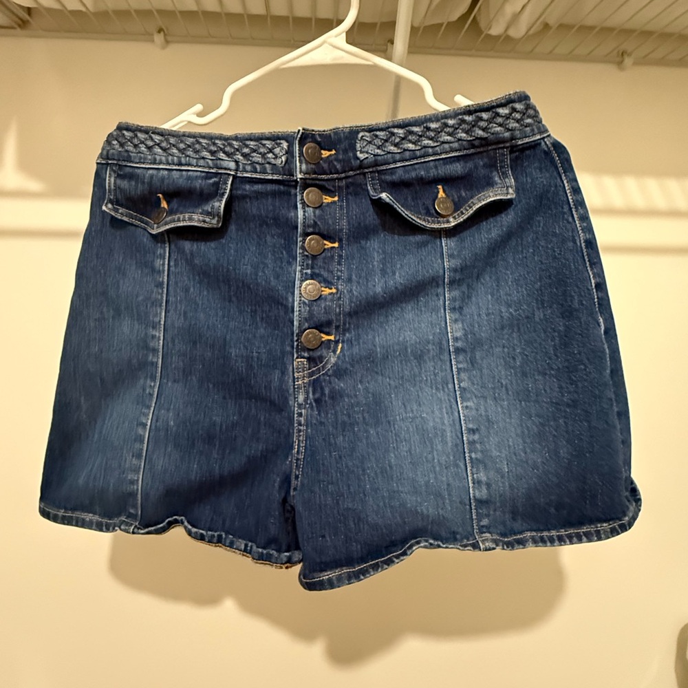 Veronica Beard Blue Denim Braided Shorts in size 31